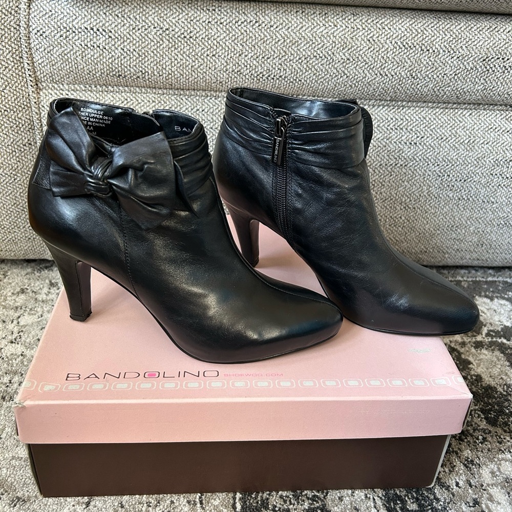Bandolino Black Leather Bow-Accent Ankle Booties